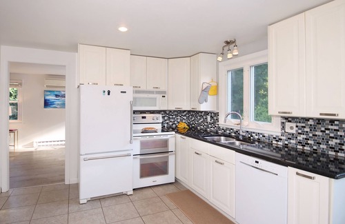 Westbrook Center Casa | Sea Salt Air Changes Everything - ⭐️Stroll to Private Association Beach⭐️