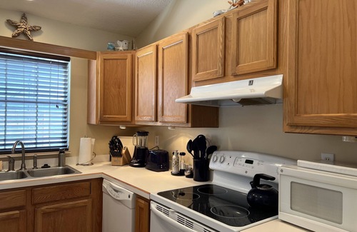 Coquina Gables Casa | Sea Salt Sanctuary ~ Plush Beach Refuge ~ Bicicletas Kayaks Paddleboards Mermaid Lounge