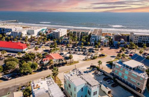 Isle of Palms Casa | Sea Shell by AvantStay Breezy Beachside Getaway w Rooftop Deck 6 BRs