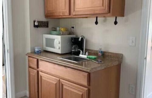 Summerland Key Cabaña | SEA SHELL COTTAGE, Sleeps 2 - Summer Vacation, Fishing & Lobster Season is Here!