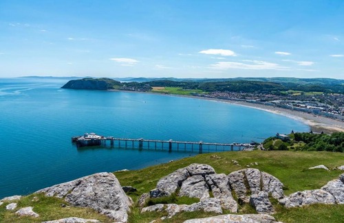Colwyn Bay Villa | Sea side family rest and holiday