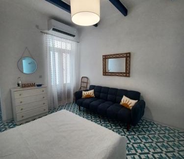 Marsalforn Apartamento | Sea-Side Maisonette