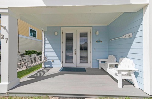 Seagrove Beach Casa | Sea Suite - Large hot tub with an easy walk to the beach