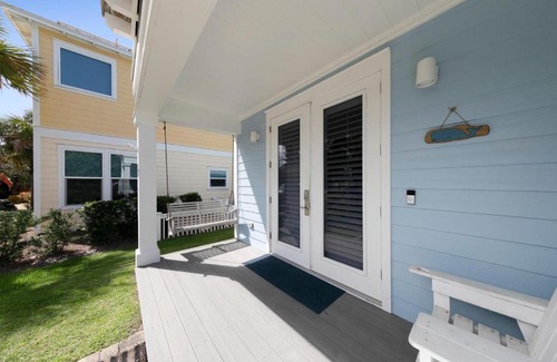 Seagrove Beach Casa | Sea Suite - Large hot tub with an easy walk to the beach