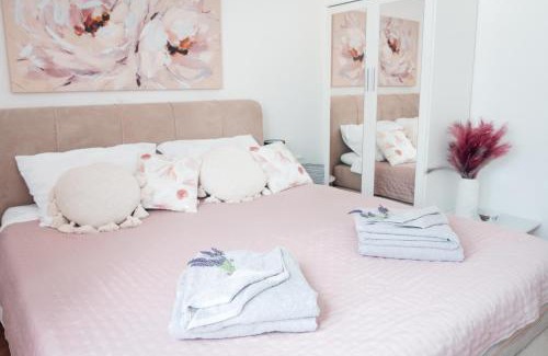 Slatine Apartamento | Sea Sun Slatine with 2 bedrooms and pool, near beach