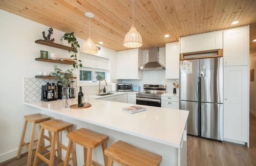 Campbell River Casa | Sea, Sunrises, Sauna | Oceanfront Group Retreat
