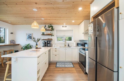 Campbell River Casa | Sea, Sunrises, Sauna | Oceanfront Group Retreat