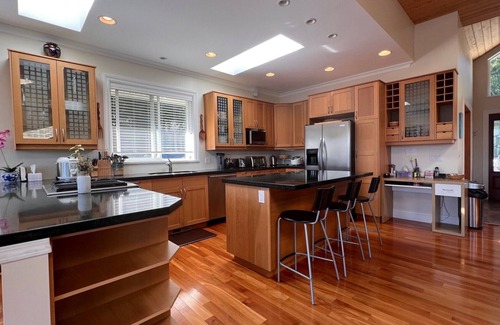 Point Roberts Casa | Sea to Sky Palace - Monthly rentals in off season, see description for details