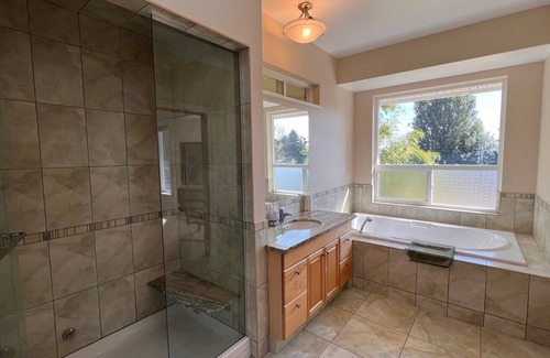Point Roberts Casa | Sea to Sky Palace - Monthly rentals in off season, see description for details