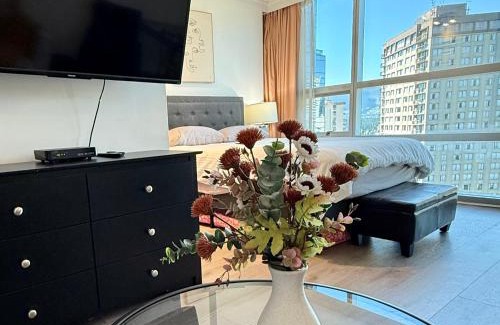 Downtown Vancouver Apartamento | Sea to Sky Studio with Mountain and City Views