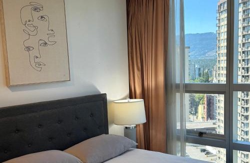Downtown Vancouver Apartamento | Sea to Sky Studio with Mountain and City Views
