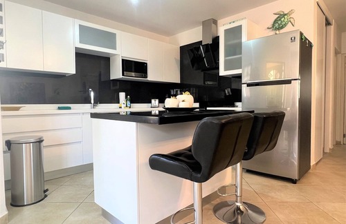 Washington Casa | Sea Turtle Condo 2 Bdr-2 Bth in Palm Beach Area, walking distance to the beach.