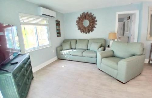 Bonita Shores Apartamento | Sea Turtle - Fresh Spacious Cottage W&D Kit 1.3 Mi to Beach