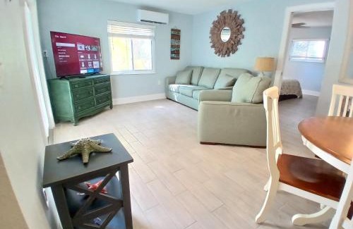 Bonita Shores Apartamento | Sea Turtle - Fresh Spacious Cottage W&D Kit 1.3 Mi to Beach