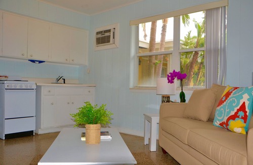 Central Beach Hotel | Sea Turtle Inn