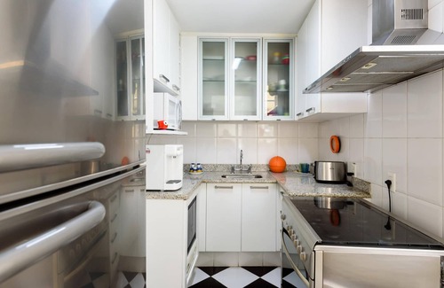 Leblon Apartamento | Sea View 1 Minute From Leblon Beach Gu301