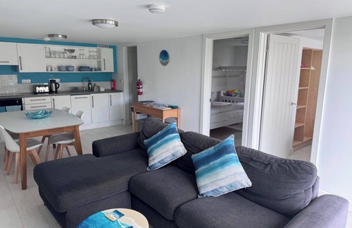 Millendreath Chalet De Esquí | Sea View - 1min to Beach - Dog Friendly - 4 Guests