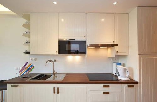 Estoril Apartamento | Sea View 2 Mins Walk To Beach And Estoril Casino