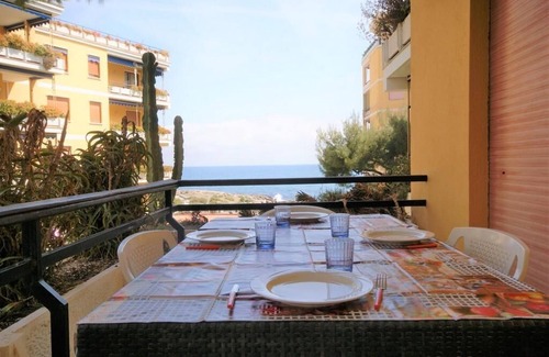 San Lorenzo al Mare Apartamento | Apartment with pool and sea views on the beach | Ap05