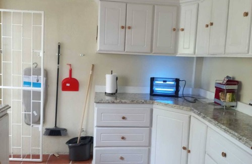 Fitts Village Apartamento | Sea view apartment in a quiet residential area just minutes walk from the beach