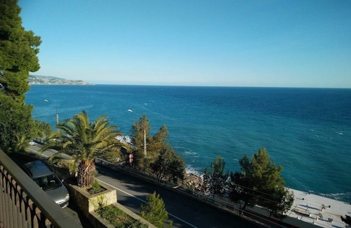 Sanremo Apartamento | Apartamento con vistas al mar 70m2 más, terraza de 15m2
