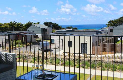 Constantine Bay Apartamento | Sea view apartment, first floor