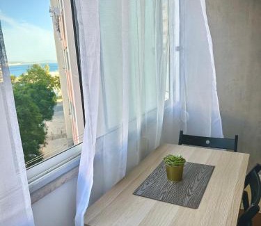 Paco De Arcos Apartamento | Sea view apartment & 4 minutes walk to the beach