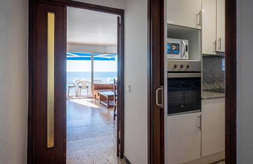 Altafulla Apartamento | Apartamento con Terraza Privada Frente al Mar en Canyadell, Altafulla