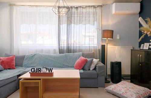 Argyroupoli Apartamento | Sea-View Apt Argyroupoli, Athens