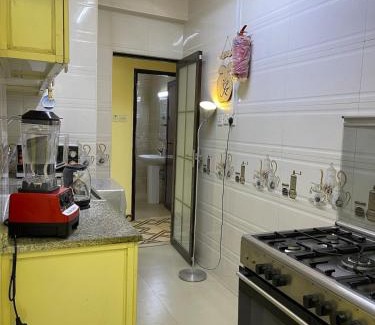 Sharjah Apartamento | Sea View APT Near dubai Bus Station men Sharing