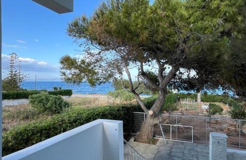 Paralias Casa | Sea View Beach House near Athens Airport