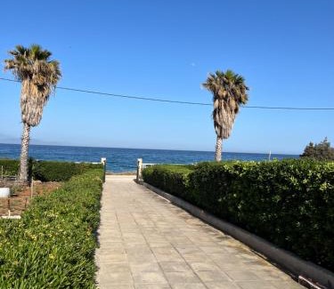 Paralias Casa | Sea View Beach House near Athens Airport