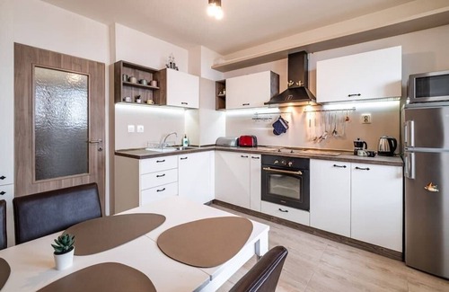 Odesos Apartamento | Sea View Central Stylish Apartment