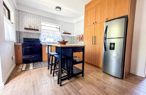 Vieux Fort Quarter Apartamento | Sea View Condo, Minutes from UVF Int’l Airport - Spacious & Modern Stay