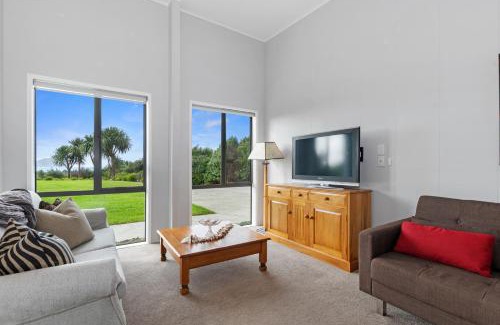 Ruakaka Casa | Sea View Cottage - Ruakaka Holiday Cottage