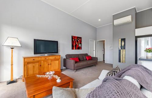 Ruakaka Casa | Sea View Cottage - Ruakaka Holiday Cottage