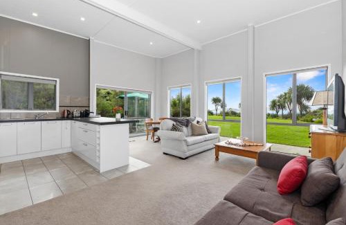 Ruakaka Casa | Sea View Cottage - Ruakaka Holiday Cottage