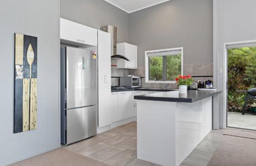 Ruakaka Casa | Sea View Cottage - Ruakaka Holiday Cottage