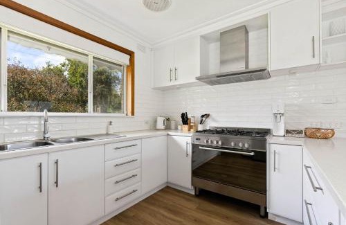 Inverloch Casa | Sea View Cottage Wifi and Linen included Inverloch