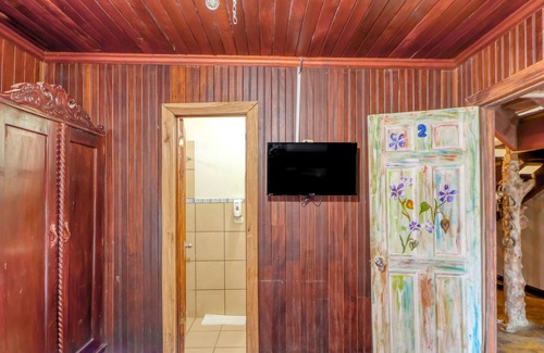 La Cruz Casa | Sea-view escape in family hotel with amazing views, fast WiFi, & dining on-site