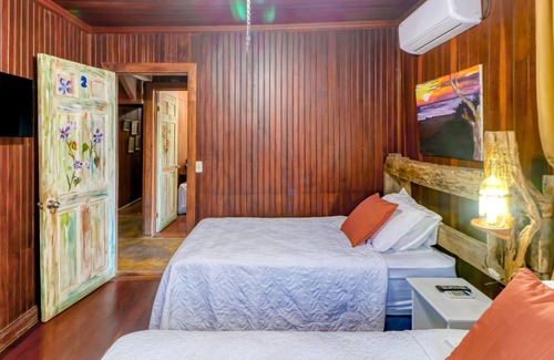 La Cruz Casa | Sea-view escape in family hotel with amazing views, fast WiFi, & dining on-site