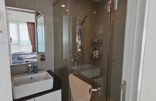Batam Apartamento | Sea View Family Room at Nuvasa Bay Resort Kalani 1107