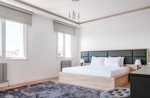 Kartal Apartamento | Sea View Flat w Terrace, Jacuzzi Near Kartal Coast
