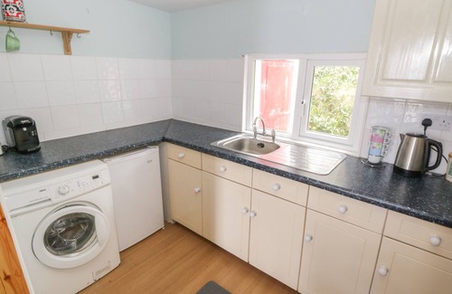 Tully Cabaña | SEA VIEW HOUSE, family friendly in Tully, County Galway