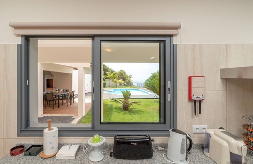 Arco da Calheta Villa | Vista al mar, lujo, confort, privacidad, wifi gratuito y piscina climatizada