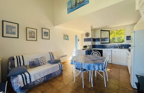 Cargese Apartamento | Sea view. Luxury residence in a flowered park. 3 STARS