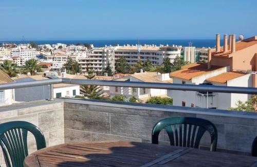Correeira Apartamento | Sea view Penthouse 10 min walking Albufeira old town and Beach Pescadores