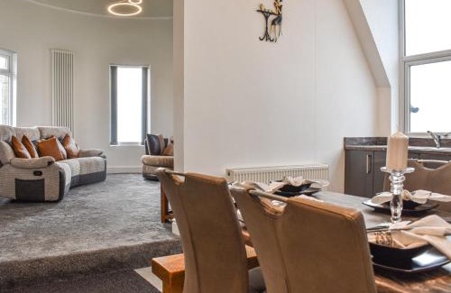 Redcar Casa | Sea View Penthouse - Regency Mansion