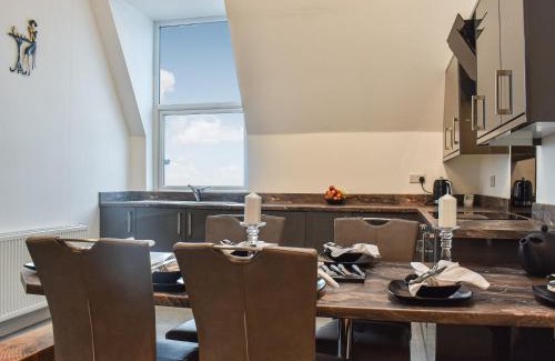 Redcar Casa | Sea View Penthouse - Regency Mansion