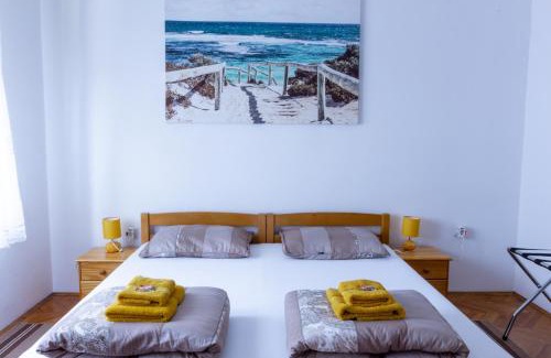 Rubesi Apartamento | Sea View Retreat With 170Mbps WiFi And Sunny Balcony